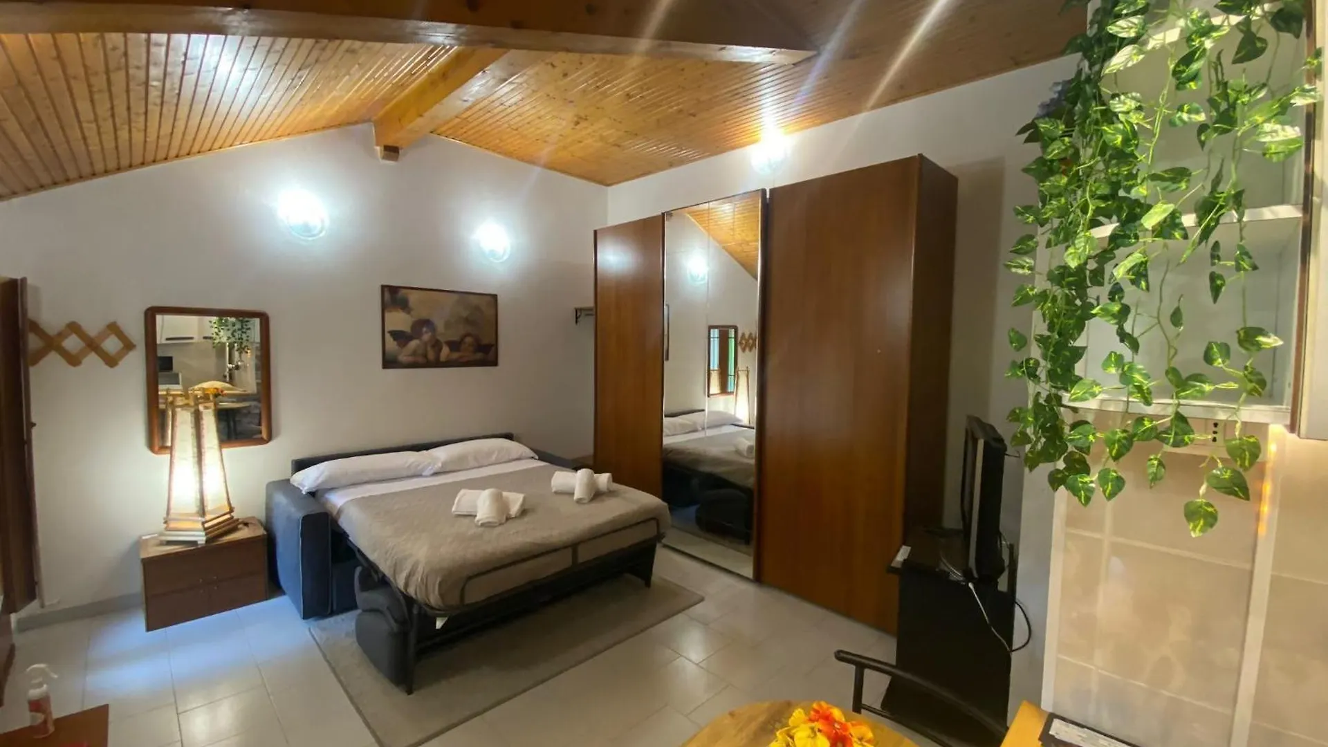 La Corte Dei Torri Loft On The Lake Oliveto Lario Apartment