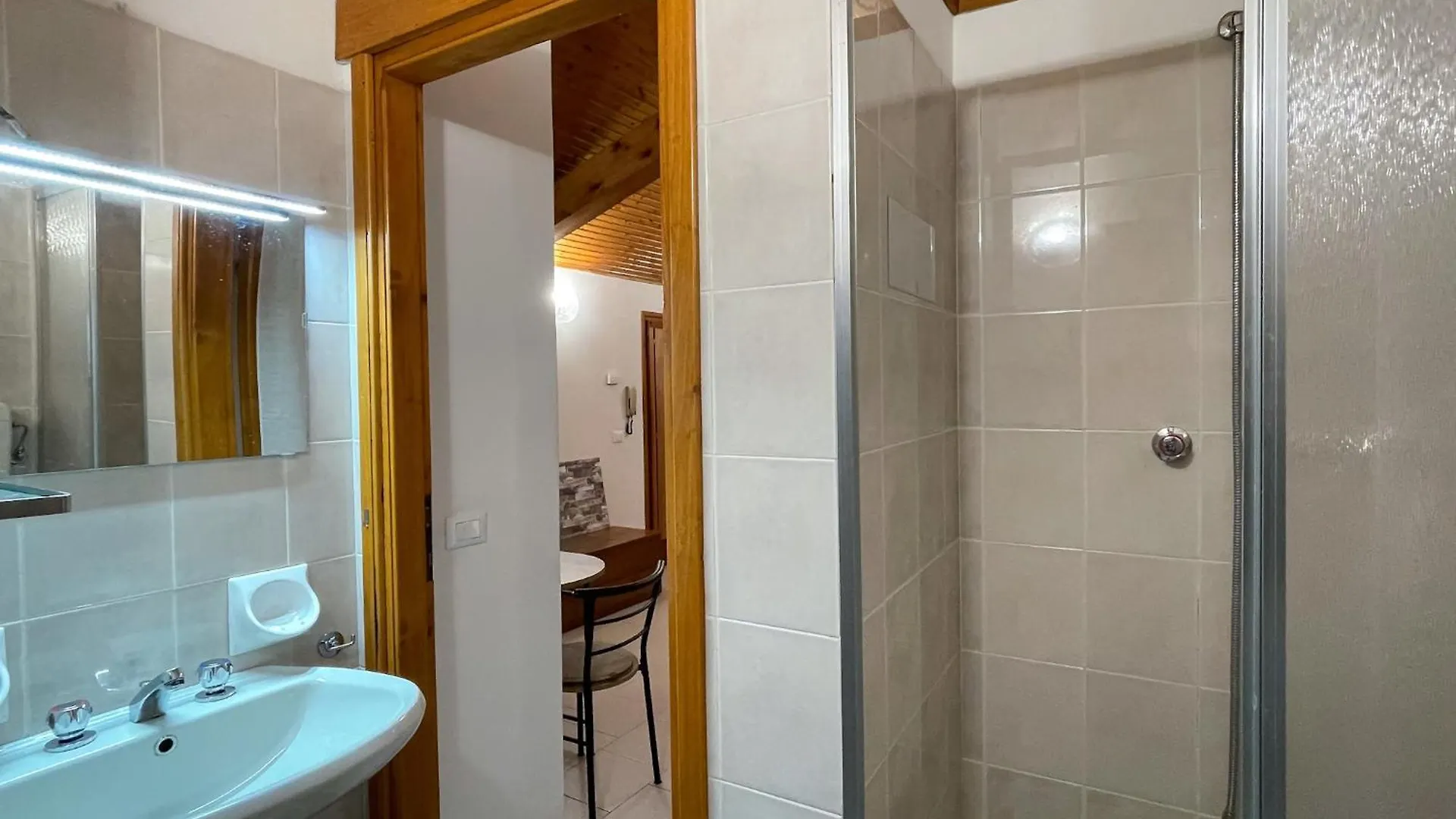 La Corte Dei Torri Loft On The Lake Oliveto Lario Apartment